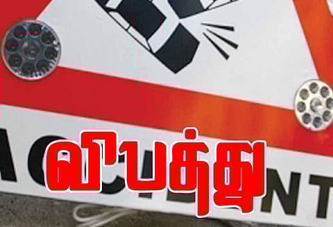 சங்கரன்கோவில் அருகே லாரி-மோட்டார் சைக்கிள் மோதல்; தொழிலாளி பலி மாணவர் படுகாயம்