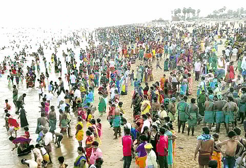 சுப்பிரமணிய சுவாமி கோவிலில் இன்று தைப்பூச திருவிழா: திருச்செந்தூரில் பக்தர்கள் குவிந்தனர்