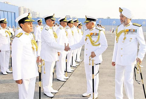 என்ஜினீயரிங் பட்டதாரிகளுக்கு பயிற்சியுடன் அதிகாரி வேலை