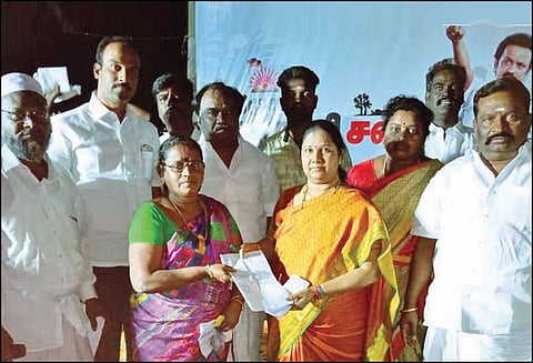 செங்கல்பட்டு திருத்தேரியில் சாலை, குடிநீர் வசதி கேட்டு தி.மு.க. கிராம சபை கூட்டத்தில் பொதுமக்கள் மனு