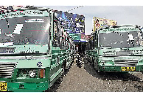 விபத்து வழக்குகளில் இழப்பீடு வழங்காததால் 8 அரசு பஸ்கள் ஜப்தி தர்மபுரியில் பரபரப்பு