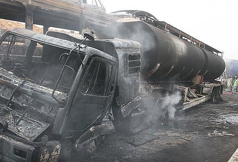 பாகிஸ்தான்: பேருந்து மீது லாரி மோதிய விபத்தில் 27 பேர் பலி