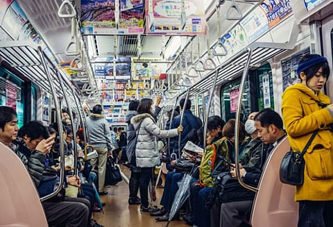 கூட்ட நெரிசலை கட்டுப்படுத்த புதிய உத்தி ஜப்பானில் மெட்ரோ ரெயில் பயணிகளுக்கு இலவச உணவு