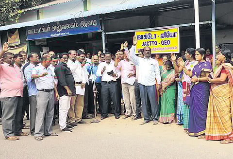 9 அம்ச கோரிக்கைகளை வலியுறுத்தி ஜாக்டோ-ஜியோ அமைப்பினர் காலவரையற்ற போராட்டம்