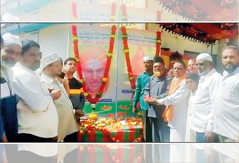 சிவக்குமார சுவாமி மறைவு: துமகூருவில் முஸ்லிம் அமைப்பினர் அஞ்சலி