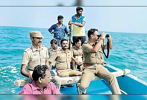 தீவிரவாதிகள் ஊடுருவலை தடுக்க கடலோர பகுதிகளில் போலீசார் பாதுகாப்பு ஒத்திகை