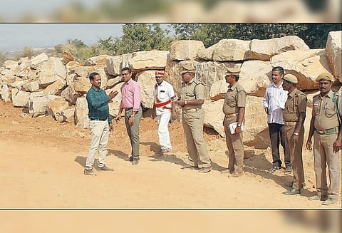 யானைகள் ஊருக்குள் வராமல் தடுக்க தடுப்பு சுவர் அமைக்கும் பணி கலெக்டர் நேரில் ஆய்வு