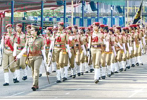 உப்பளம் மைதானத்தில் நாளை விழா: குடியரசு தின இறுதிகட்ட அணிவகுப்பு ஒத்திகை