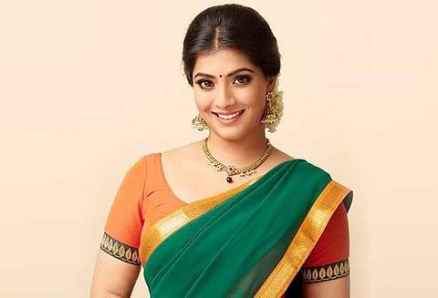 வரலட்சுமியுடன் 3 கதாநாயகிகள் இணைந்து நடிக்கிறார்கள்