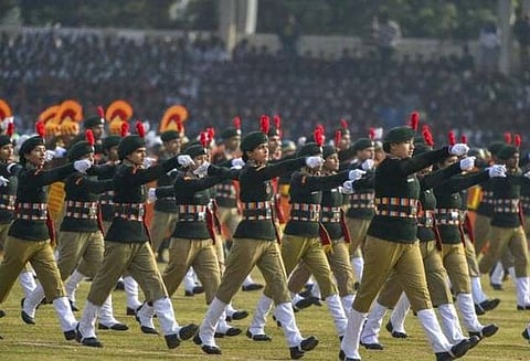 குடியரசு தினவிழா கொண்டாட்டம்: முப்படைகளின் ராணுவ அணிவகுப்பு