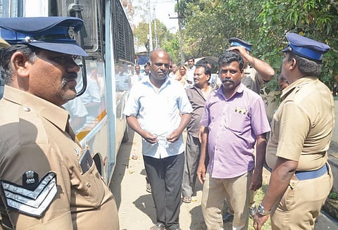 ஜாக்டோ- ஜியோ நிர்வாகிகள் 30 பேர் கைது கோவை சிறையில் அடைப்பு