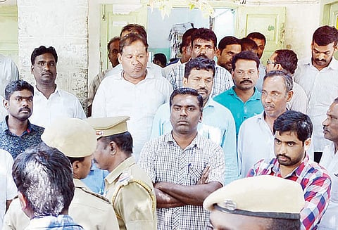 திருப்பூரில் மறியலில் ஈடுபட்ட ஜாக்டோ-ஜியோ நிர்வாகிகள் 27 பேர் கைது ஜாமீனில் விடுவித்து மாஜிஸ்திரேட்டு உத்தரவு