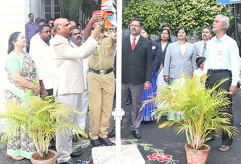 குடியரசு தின விழா கோலாகல கொண்டாட்டம்