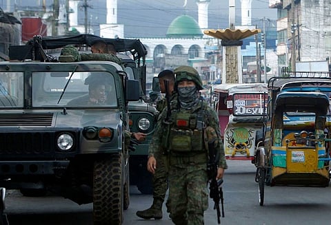 பிலிப்பைன்ஸ் சர்ச்சில் இரட்டை குண்டுவெடிப்பு தாக்குதல்; 8 பேர் பலி