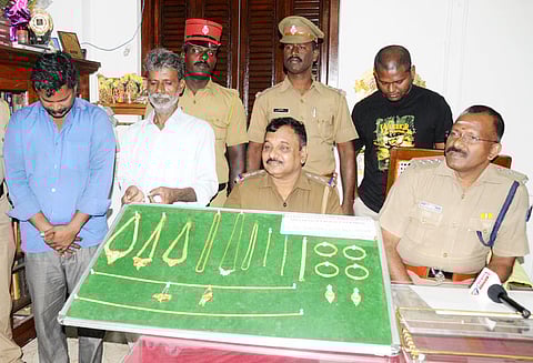 புதுச்சேரியில் தனித்தனியே தாய், மகள் கொலை: ‘கொள்ளையடித்த நகைகளை விற்று குதிரை பந்தயத்தில் செலவிட்டேன்’ கைதானவர் பரபரப்பு வாக்குமூலம்