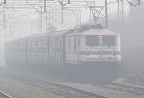 டெல்லியில் கடும் பனி; 16 ரெயில்கள் காலதாமதமுடன் இயக்கம்