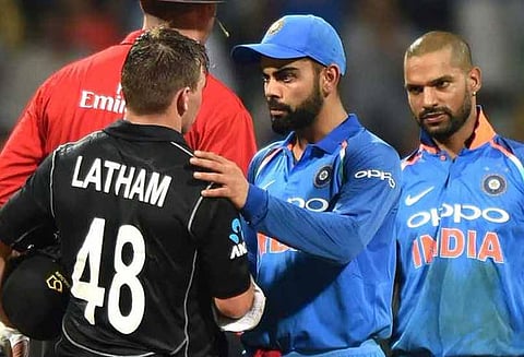 3வது ஒரு நாள் போட்டி; இந்தியாவுக்கு 244 ரன்கள் வெற்றி இலக்காக நிர்ணயிக்கப்பட்டது