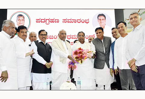 கர்நாடக அரசின் டெல்லி சிறப்பு பிரதிநிதி பதவி ஏற்பு நிகழ்ச்சியை குமாரசாமி புறக்கணித்தார்