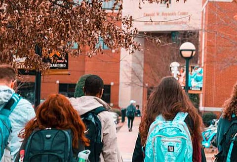 அமெரிக்காவில் போலி பல்கலைக்கழகம் : 8 இந்தியர்கள் கைது; 600 இந்திய மாணவர்கள் நாடு கடத்தப்படும் வாய்ப்பு