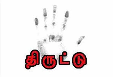 செஞ்சி அருகே பட்டப்பகலில் துணிகரம் ரேஷன் கடை ஊழியர் வீட்டில் ரூ.3 லட்சம் நகை-பணம் திருட்டு