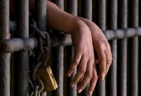 பெண்ணிடம் கத்தியை காட்டி மிரட்டி நகை பறிப்பு: வாலிபருக்கு 7 ஆண்டு ஜெயில் தென்காசி கோர்ட்டு தீர்ப்பு