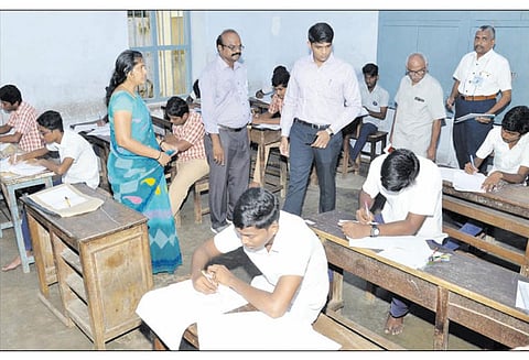 தூத்துக்குடி மாவட்டத்தில் 21,743 மாணவ-மாணவிகள் பிளஸ்-2 தேர்வு எழுதினர்