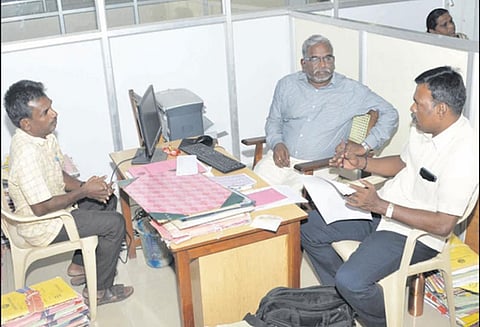 தூத்துக்குடி மாசு கட்டுப்பாட்டு வாரிய அலுவலகத்தில் லஞ்ச ஒழிப்பு போலீசார் அதிரடி சோதனை ரூ.2½ லட்சம் சிக்கியது