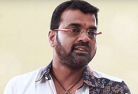 “போலீஸ் சப்-இன்ஸ்பெக்டர் மீது கடும் நடவடிக்கை எடுக்க வேண்டும்” நடிகர் தாடி பாலாஜி பரபரப்பு பேட்டி