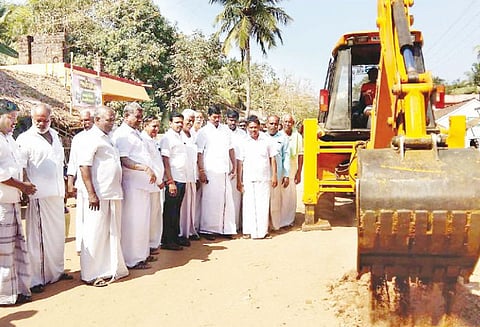 திருமங்கலம்-ஆலங்குடி இடையே ரூ.4½ கோடியில் புதிய தார்சாலை அமைக்கும் பணி