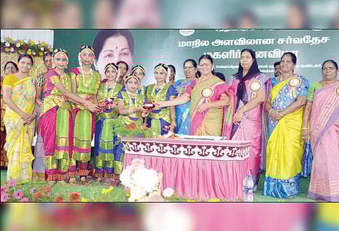 தமிழகத்தில் உயர்கல்வி கற்கும் பெண்களின் எண்ணிக்கை 46.8 சதவீதமாக உயர்வு மகளிர் தினவிழாவில் அமைச்சர் சரோஜா தகவல்