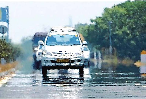 கோடை காலம் தொடங்குவதற்கு முன்பே விழுப்புரத்தில் 102 டிகிரி கொளுத்திய வெயில் - பொதுமக்கள் கடும் அவதி