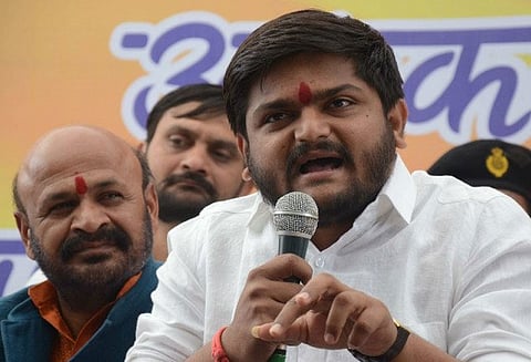 படேல் இனத்தலைவர் ஹர்திக் படேல் காங்கிரஸ் கட்சியில் இணைய உள்ளதாக தகவல்