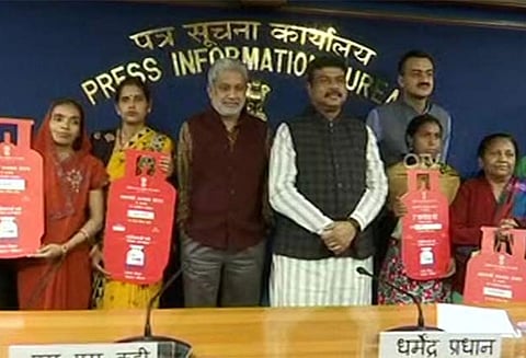 7 கோடி இலவச சமையல் கியாஸ் இணைப்புகள் வழங்கப்பட்டுள்ளது - மத்திய மந்திரி தகவல்