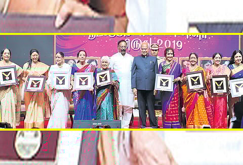 பழம்பெரும் நடிகைகள் 9 பேருக்கு சாதனையாளர் விருது கவர்னர் வழங்கினார்