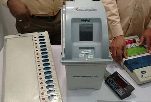 பெயர் குழப்பத்தை தவிர்க்க வாக்குப்பதிவு எந்திரத்தில் வேட்பாளர்களின் புகைப்படம் - தேர்தல் கமிஷன் தகவல்