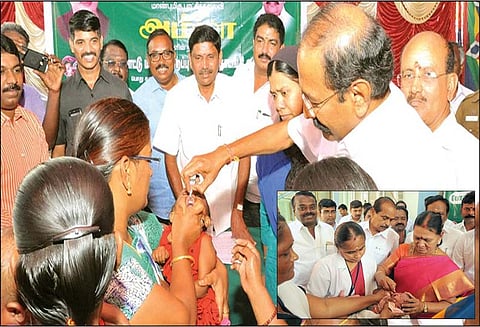 பள்ளிபாளையம், ராசிபுரத்தில் குழந்தைகளுக்கு போலியோ சொட்டு மருந்து வழங்கும் முகாம் - அமைச்சர்கள் தங்கமணி, சரோஜா தொடங்கி வைத்தனர்