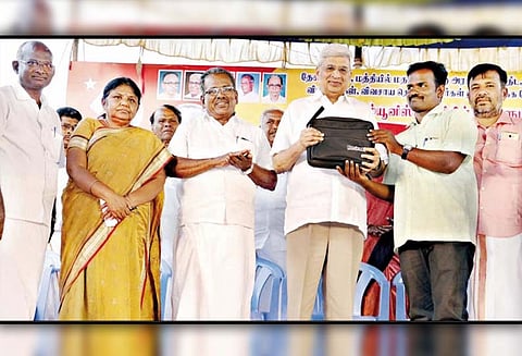 பா.ஜனதாவுடன் கூட்டணி வைத்ததால் அ.தி.மு.க. தவறு செய்துவிட்டது - பிரகாஷ்காரத் பேச்சு