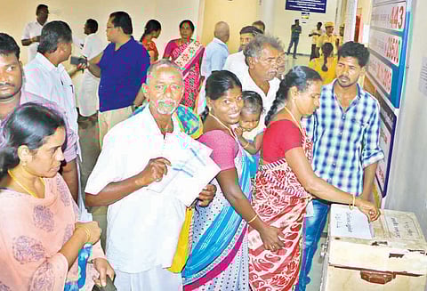 தேர்தல் நடத்தை விதிமுறைகள் அமல் எதிரொலி: தஞ்சை கலெக்டர் அலுவலகத்தில் குறைதீர்க்கும் கூட்டம் ரத்து