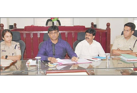 கோலார் மாவட்டத்தில் 11 இடங்களில் சோதனை சாவடி கலெக்டர் மஞ்சுநாத் தகவல்