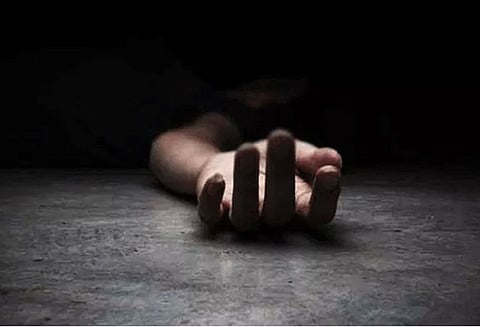 ராஜபாளையம் அருகே கார் கவிழ்ந்தது: மகனுக்கு பெண் பார்க்க சென்ற தாய் பலி; 4 பேர் காயம்