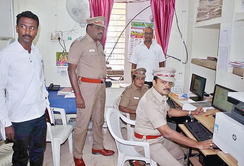 தர்மபுரி மாவட்டத்தில் 8 இடங்களில் சோதனை சாவடிகள் போலீஸ் சூப்பிரண்டு ராஜன் பேட்டி