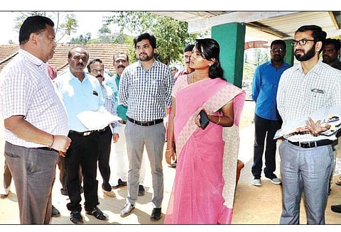 குன்னூர் சட்டமன்ற தொகுதி வாக்குச்சாவடிகளில் கலெக்டர் ஆய்வு