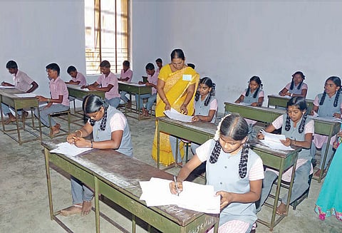 தர்மபுரி, கிருஷ்ணகிரி மாவட்டங்களில் எஸ்.எஸ்.எல்.சி. தேர்வை 50,056 மாணவ-மாணவிகள் எழுதினார்கள்