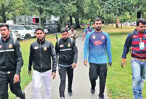 நியூசிலாந்தில் பயங்கரவாத தாக்குதலில் மயிரிழையில் தப்பிய வங்காளதேச கிரிக்கெட் வீரர்கள் கடைசி டெஸ்ட் போட்டி ரத்து