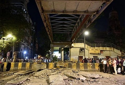 ‘உயிருக்கு போராடியவர்களை காப்பாற்றாமல் செல்போனில் படம் பிடித்தனர்’ - மும்பை நடைமேம்பால விபத்தில் காயமடைந்தவர் வேதனை