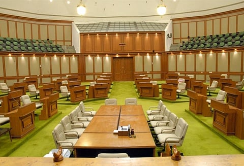 எம்.எல்.ஏ. மறைவால் பா.ஜனதா அரசு பெரும்பான்மை இழந்ததா? கோவாவில் ஆட்சி அமைக்க காங்கிரஸ் உரிமை கோரியது