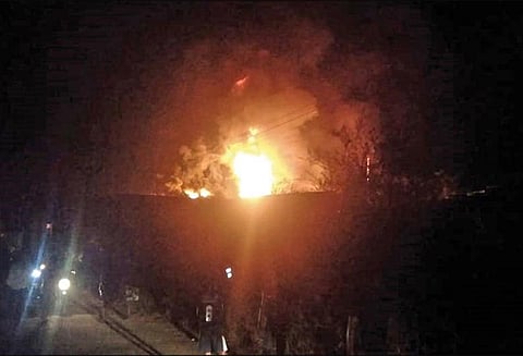 தேனி அருகே எண்ணெய் ஆலையில் தீ - 2 தொழிலாளர்கள் கருகினர்