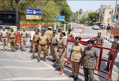 வேலூர், அரக்கோணம் தொகுதிகளில் முதல் நாளில் ஒருவர்கூட வேட்புமனு தாக்கல் செய்யவில்லை