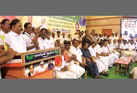 6 சட்டமன்ற தொகுதிகளிலும் இலவச திருமண மண்டபம், விளையாட்டு அரங்கம் அமைத்து தருவேன் - செயல்வீரர்கள் கூட்டத்தில் ஏ.சி.சண்முகம் பேச்சு