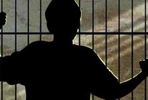 தன்னை திட்டிய பெண்ணின் குழந்தையை கடத்திய 13 வயது சிறுவன் கைது - தாதரில் பரபரப்பு